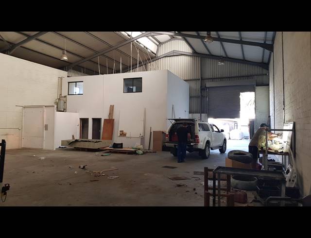 450M² FACTORY TO LET IN TRIANGLE FARM